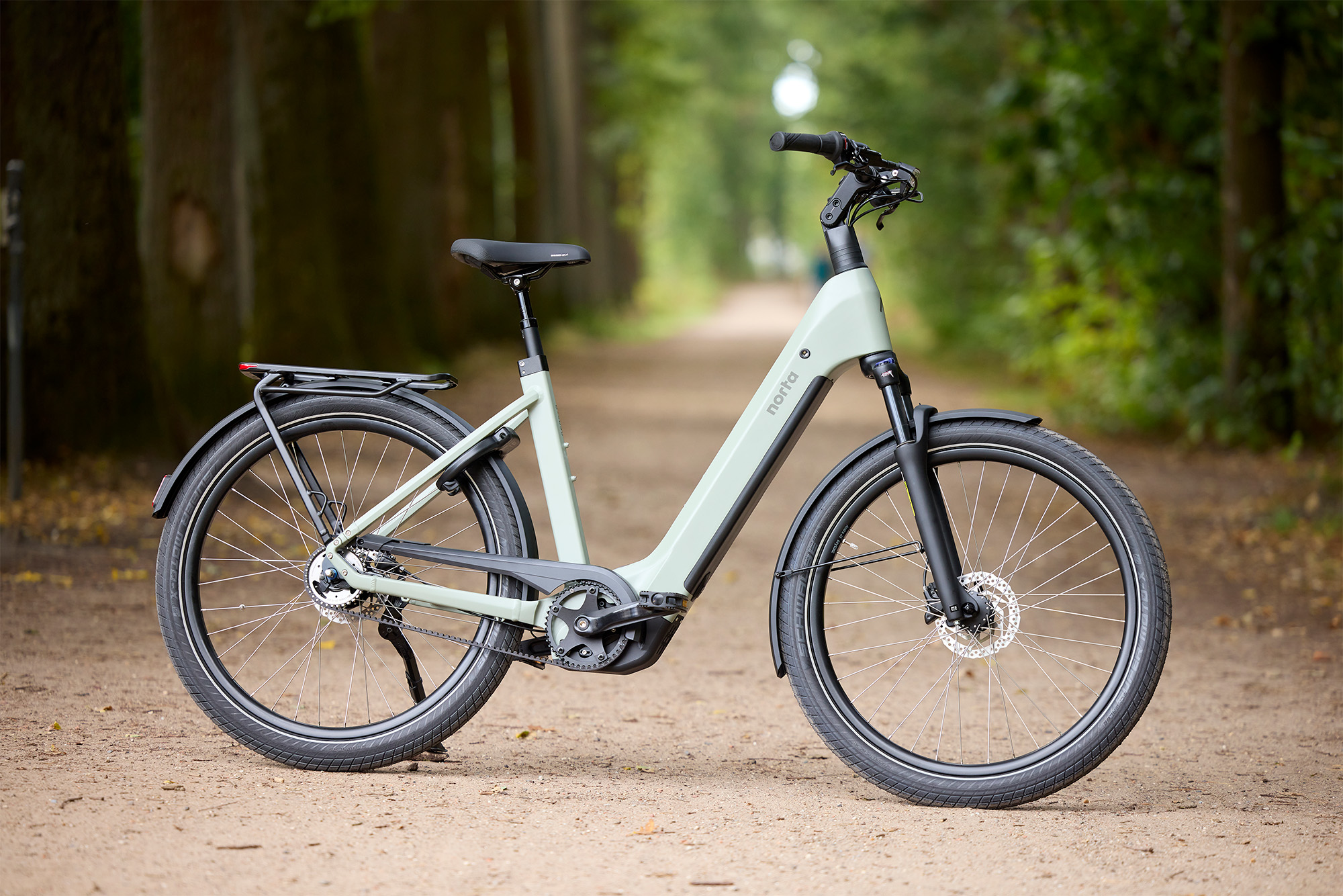 Norta - B-5040 - elektrische-fiets in een bosrijke omgeving